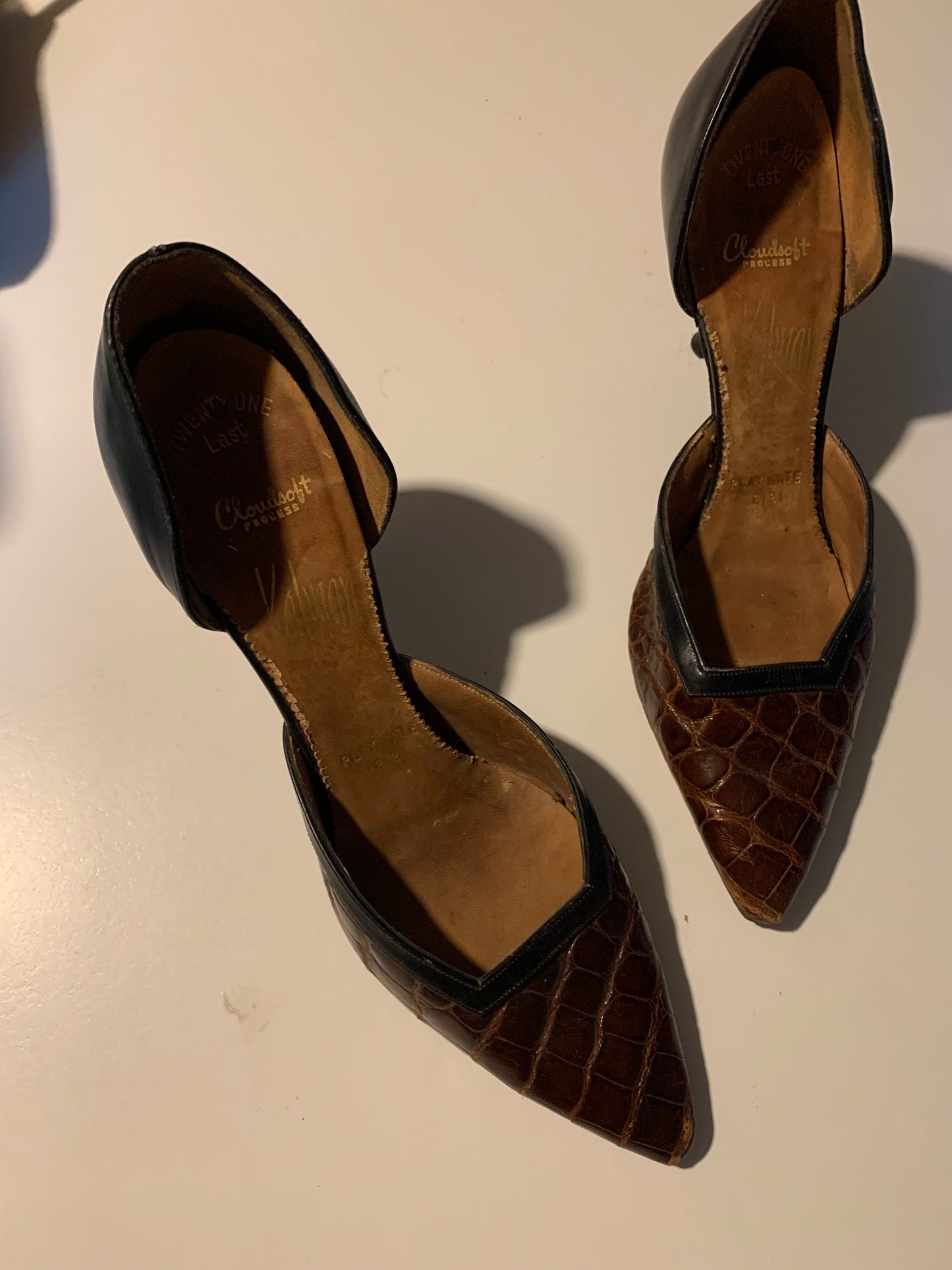 D'Orsay Style Cocoa Brown Alligator High Heel Shoes circa 1960s US 4N