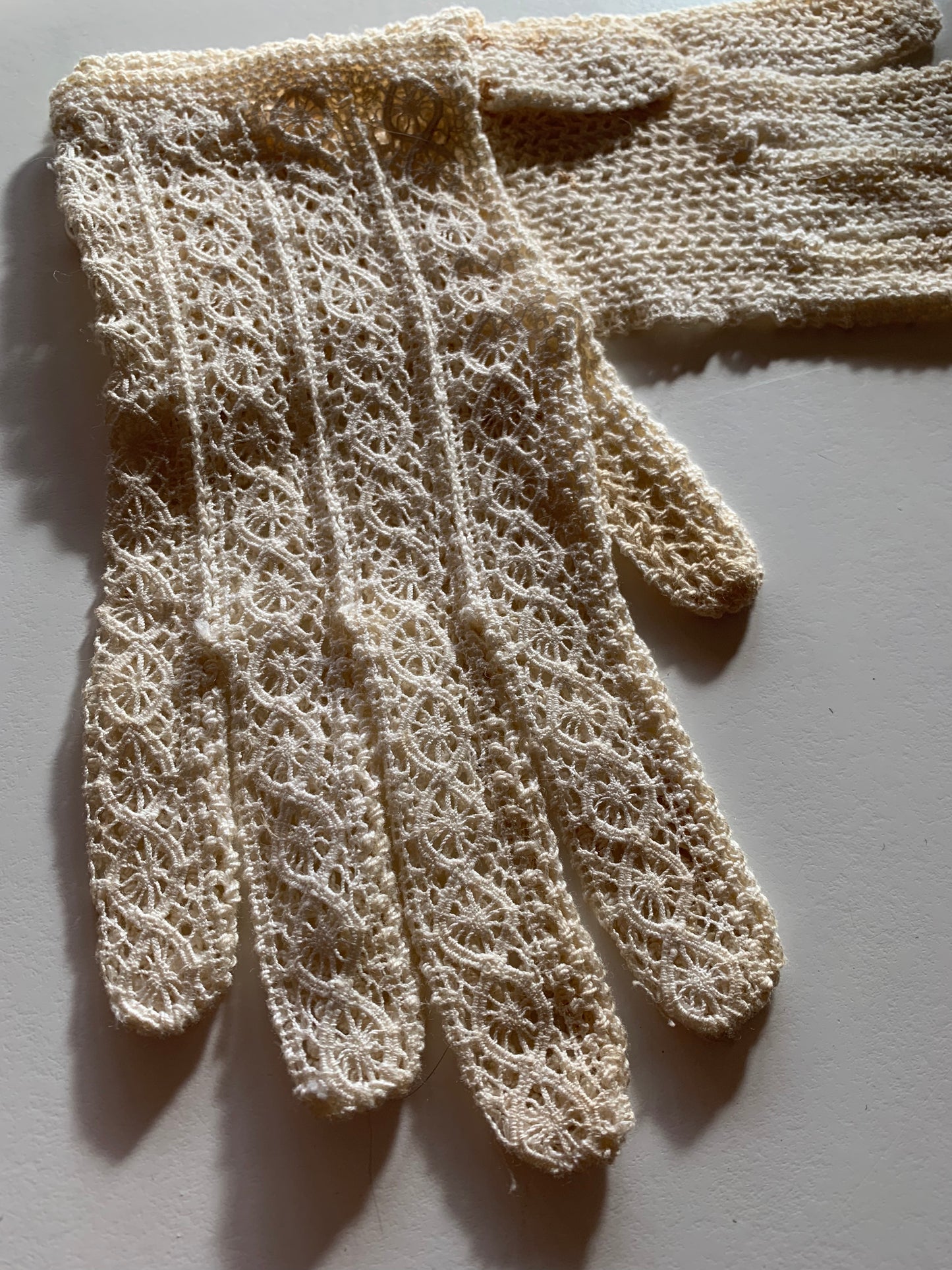 Winter White Crochet Lace Gloves Faux Pearl Button circa 1910s