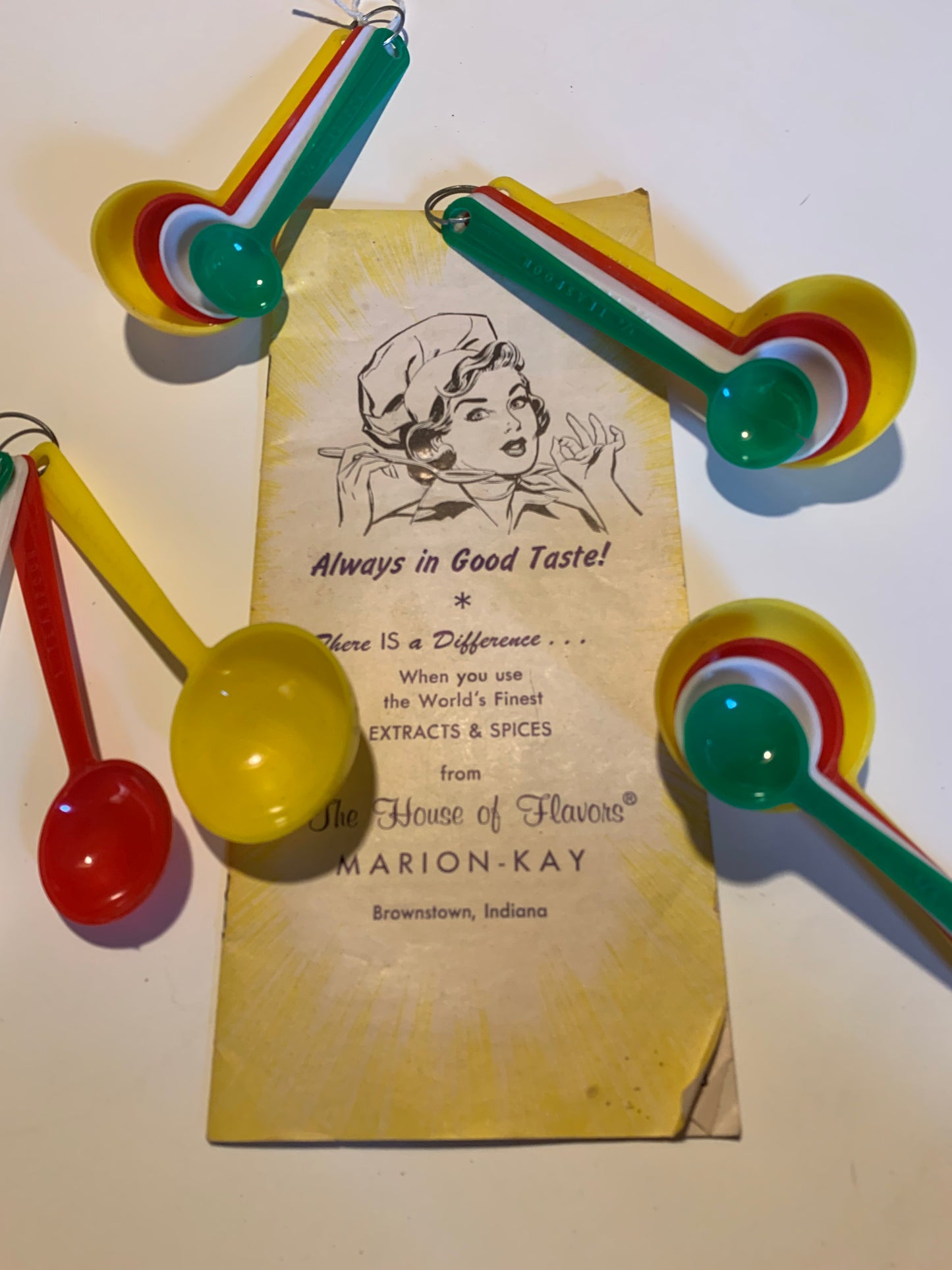 Kitschy Cute Brightly Colored Plastic Measuring Spoon Set 1950s