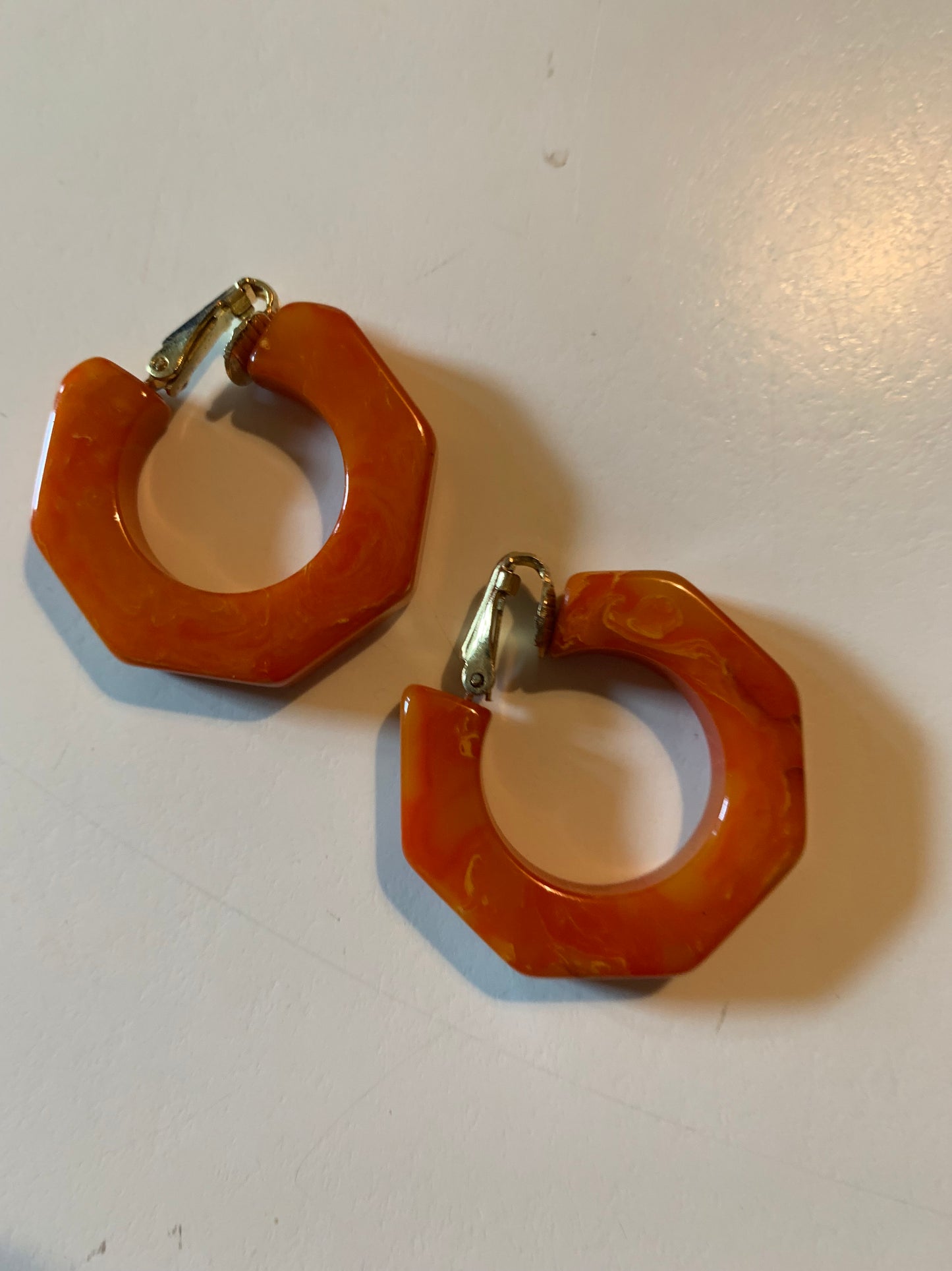Marbled Orange Beveled Bakelite Hoop Clip Earrings circa 1940s