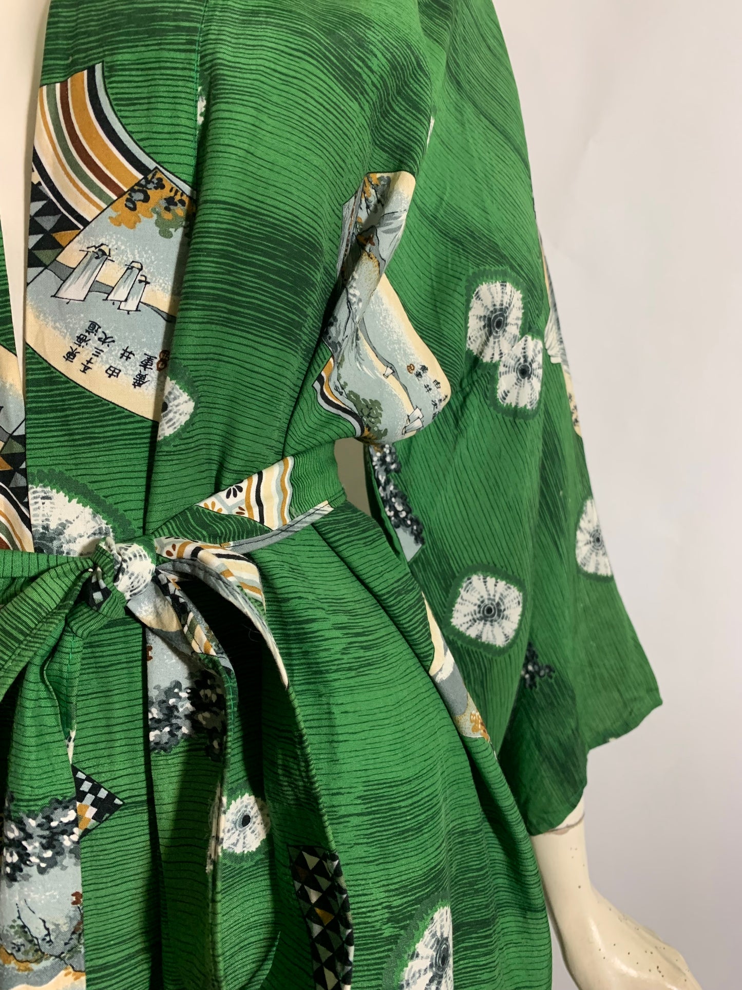Deep Green Mountain Print Cold Rayon Japanese Robe circa 1940s