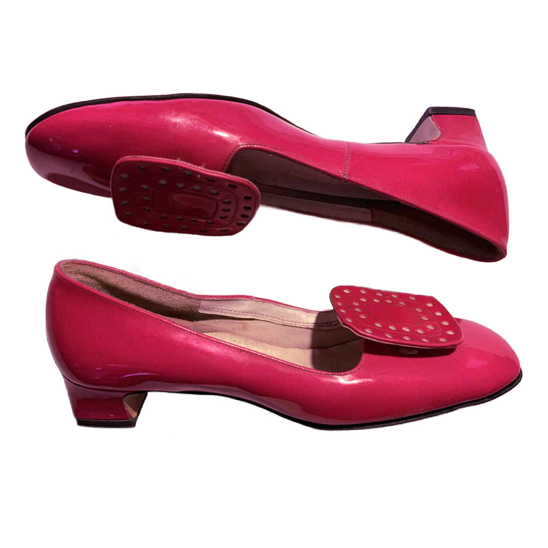 Electric Pink Patent Vinyl Squared Toe Low Heel Shoes circa 1970s 6.5 Electric Pink Patent Vinyl Squared Toe Low Heel Shoes circa 1970s 6.5
