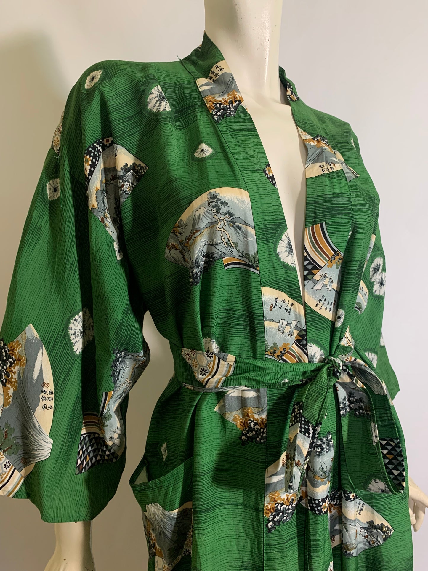 Deep Green Mountain Print Cold Rayon Japanese Robe circa 1940s