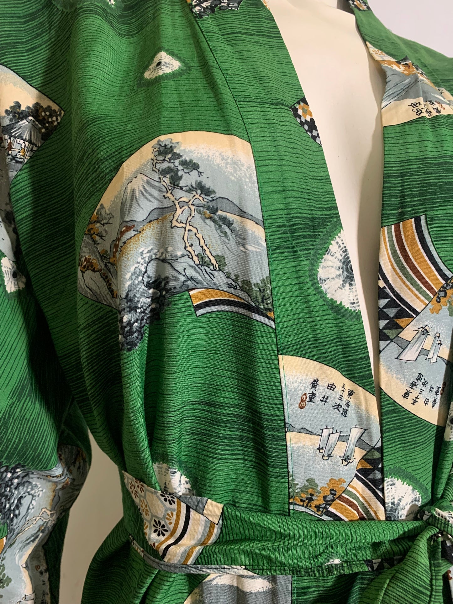 Deep Green Mountain Print Cold Rayon Japanese Robe circa 1940s