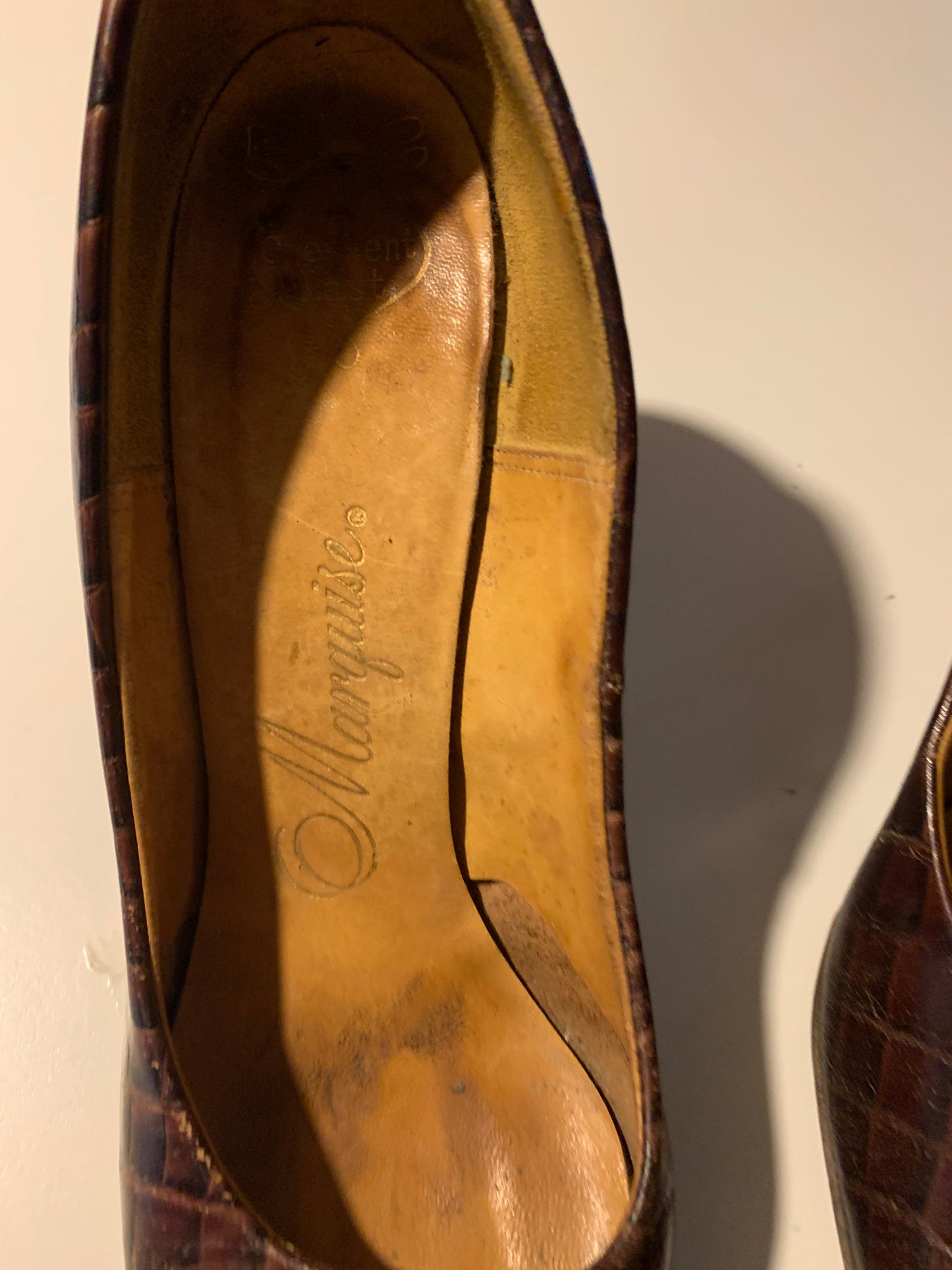Classic Bark Brown Alligator High Heel Shoes circa 1960s 6N