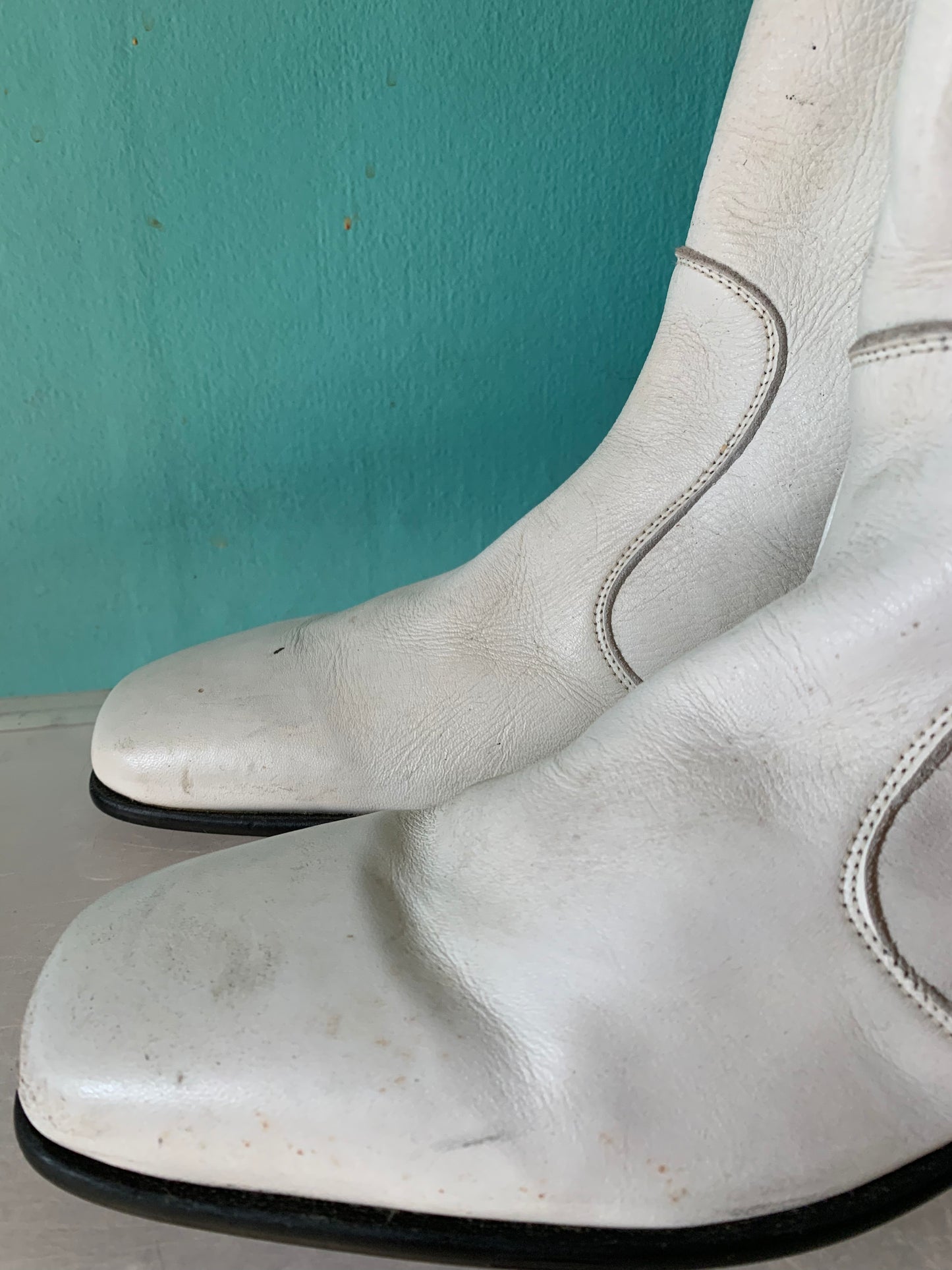 White Leather Zip Side Chelsea Boots circa 1960s M US 8 W US 10