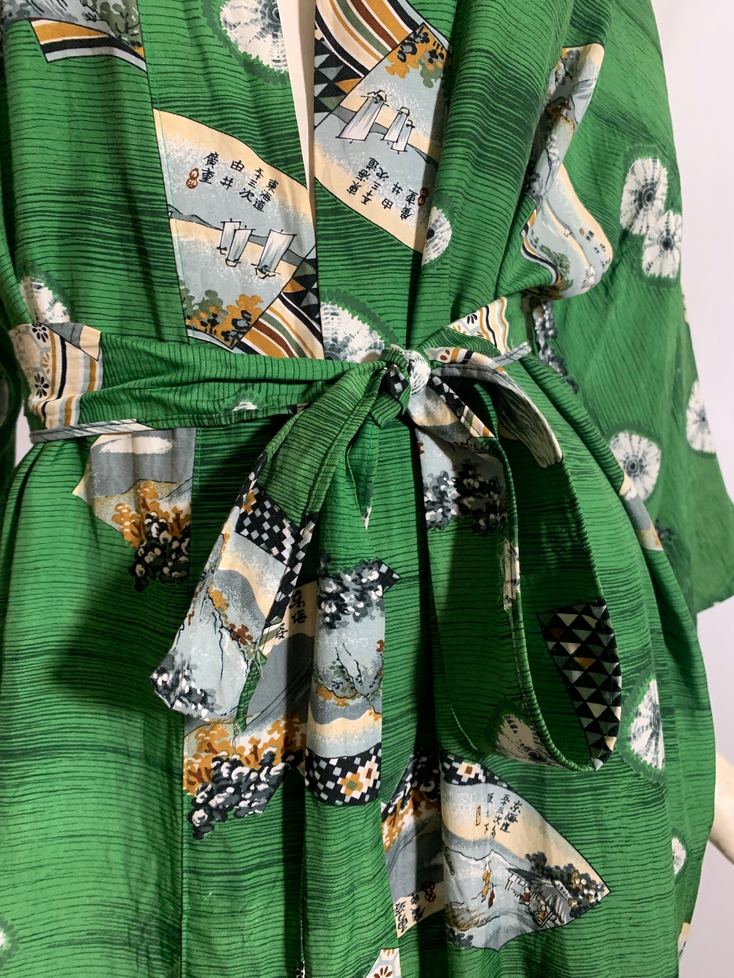 Deep Green Mountain Print Cold Rayon Japanese Robe circa 1940s