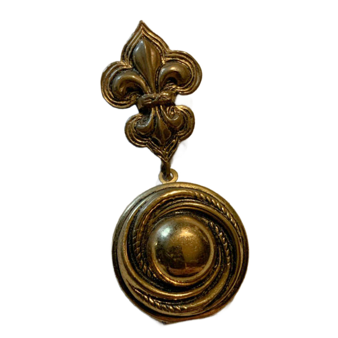 Gold Tone Metal Fleur de Lis Locket Fur Clip circa 1930s