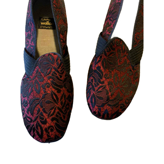 Black and Red Satin Brocade Bedroom Slippers circa 1950s US 10N