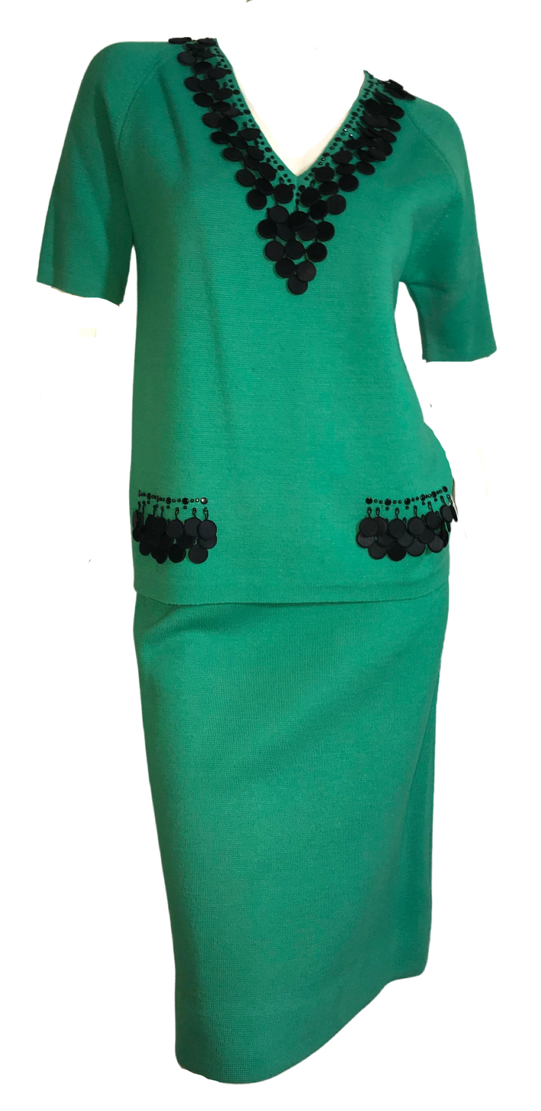 Kelly Green Italian Wool Knit 2 Pc Dress Set with Black Wooden Beads circa 1960s Kelly Green Italian Wool Knit 2 Pc Dress Set with Black Wooden Beads circa 1960s