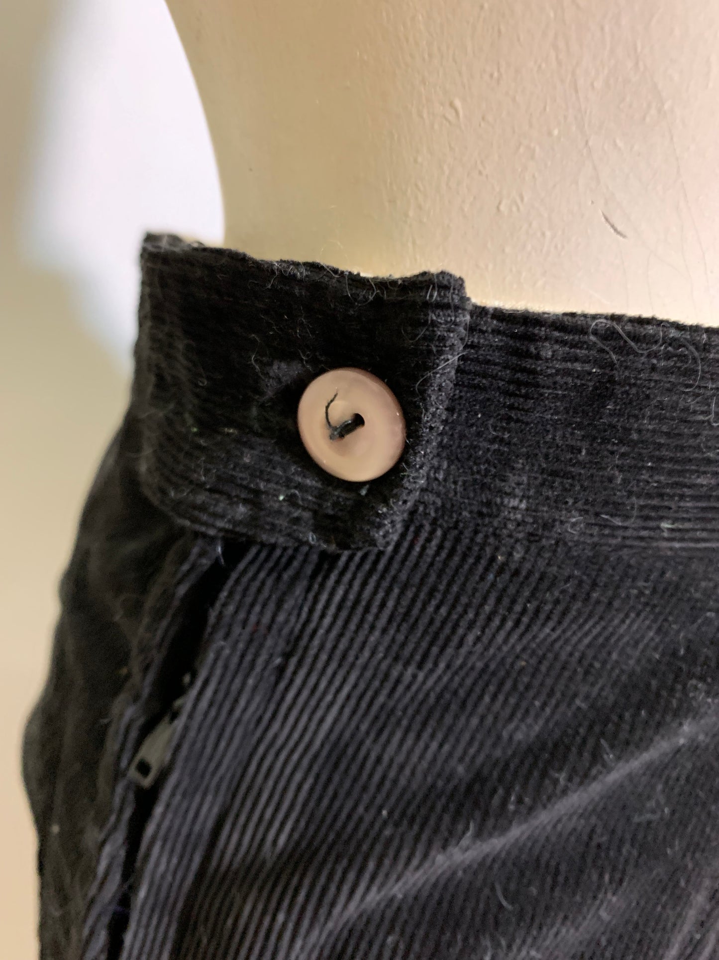 Lean Chic Black Corduroy Capri Pants circa 1960s