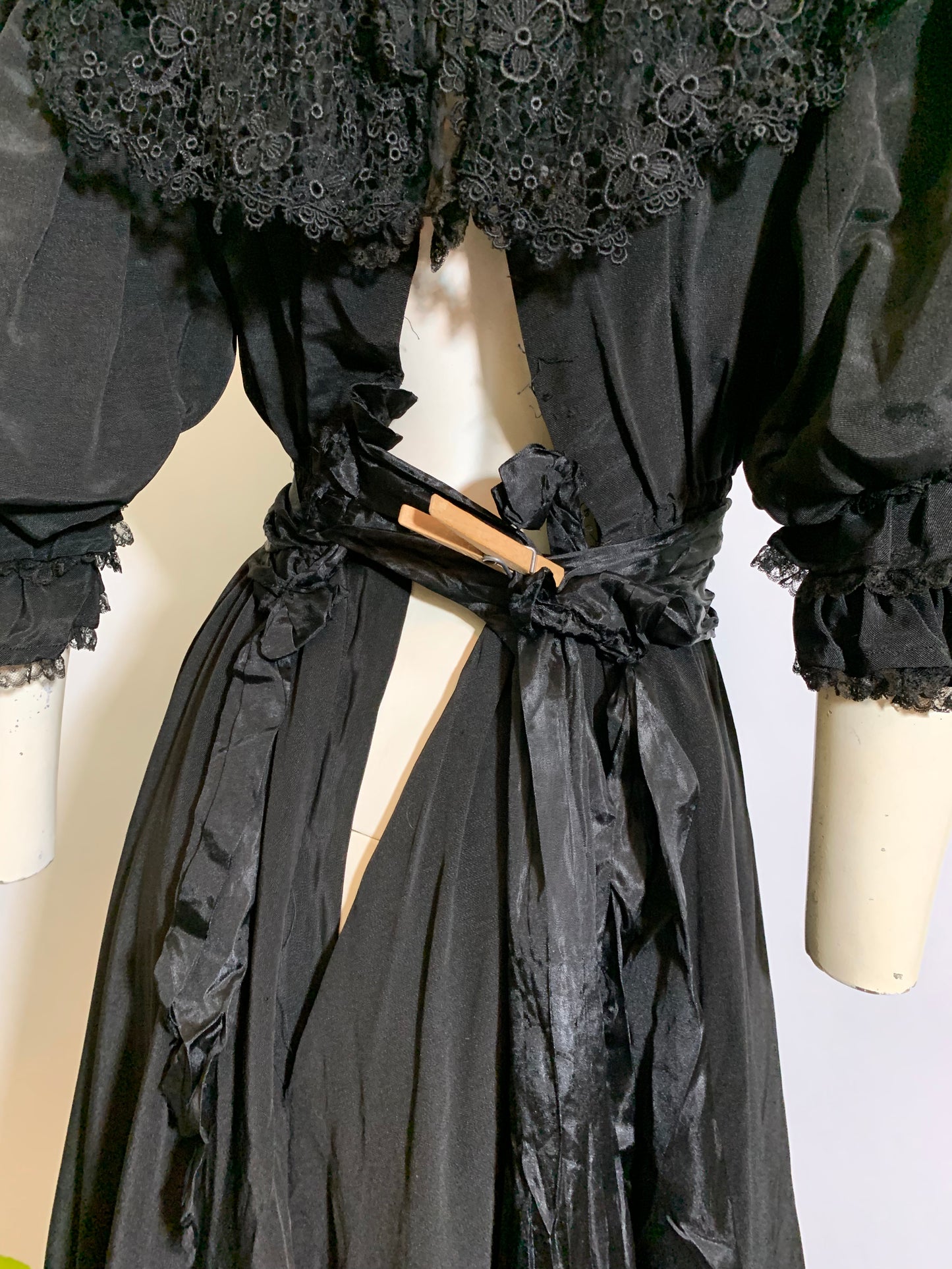 Black Faille Lace and Bow Trimmed Two Piece Mourning Dress and Hat circa 1910s