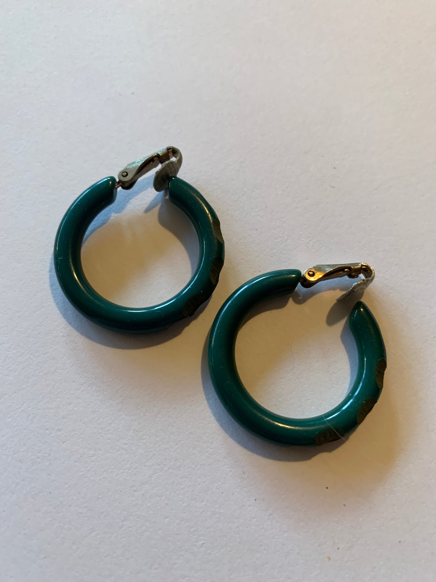 Pine Green Notched Celluloid Clip Hoop Earrings circa 1930s
