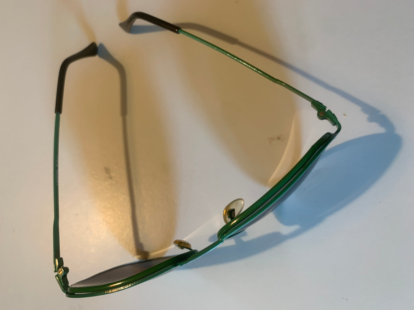 Kelly Green Aviator Style Metal Frame Sunglasses circa 1980s