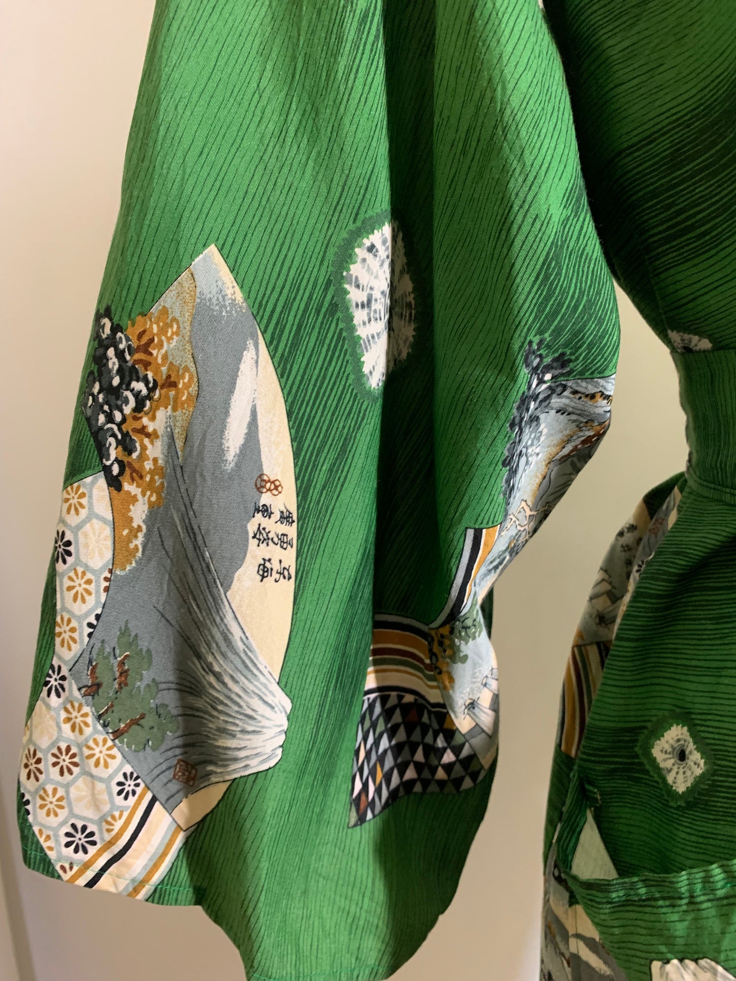 Deep Green Mountain Print Cold Rayon Japanese Robe circa 1940s