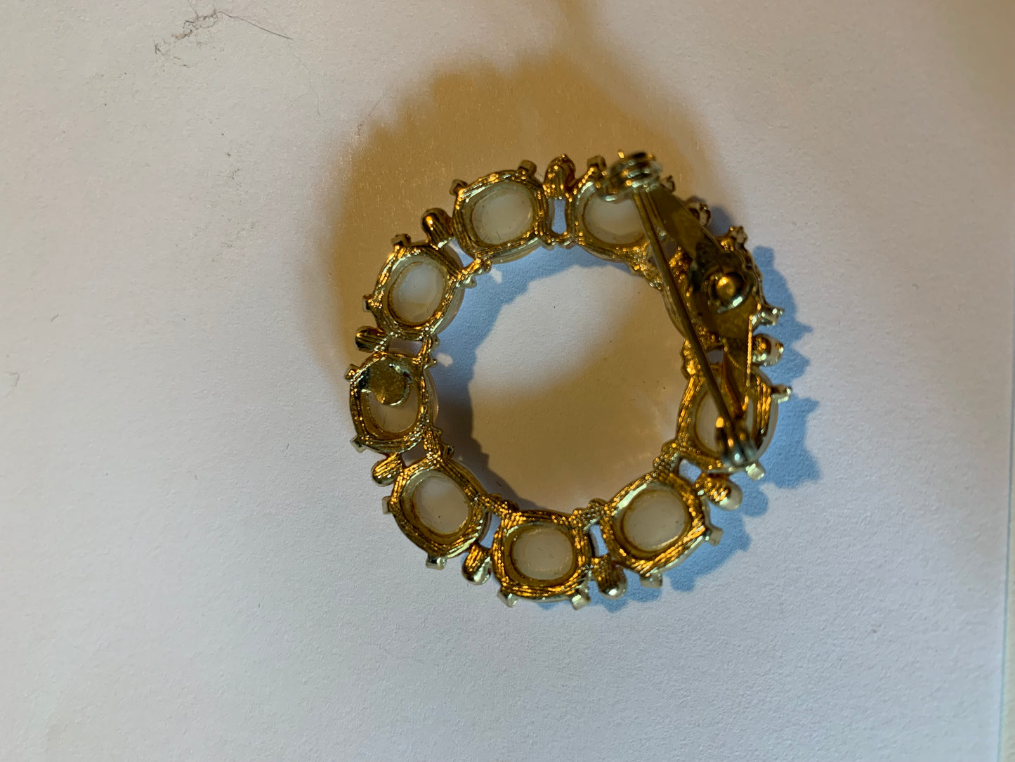 Moonglow Thermoset Plastic Cabochon Wreath Brooch circa 1960s