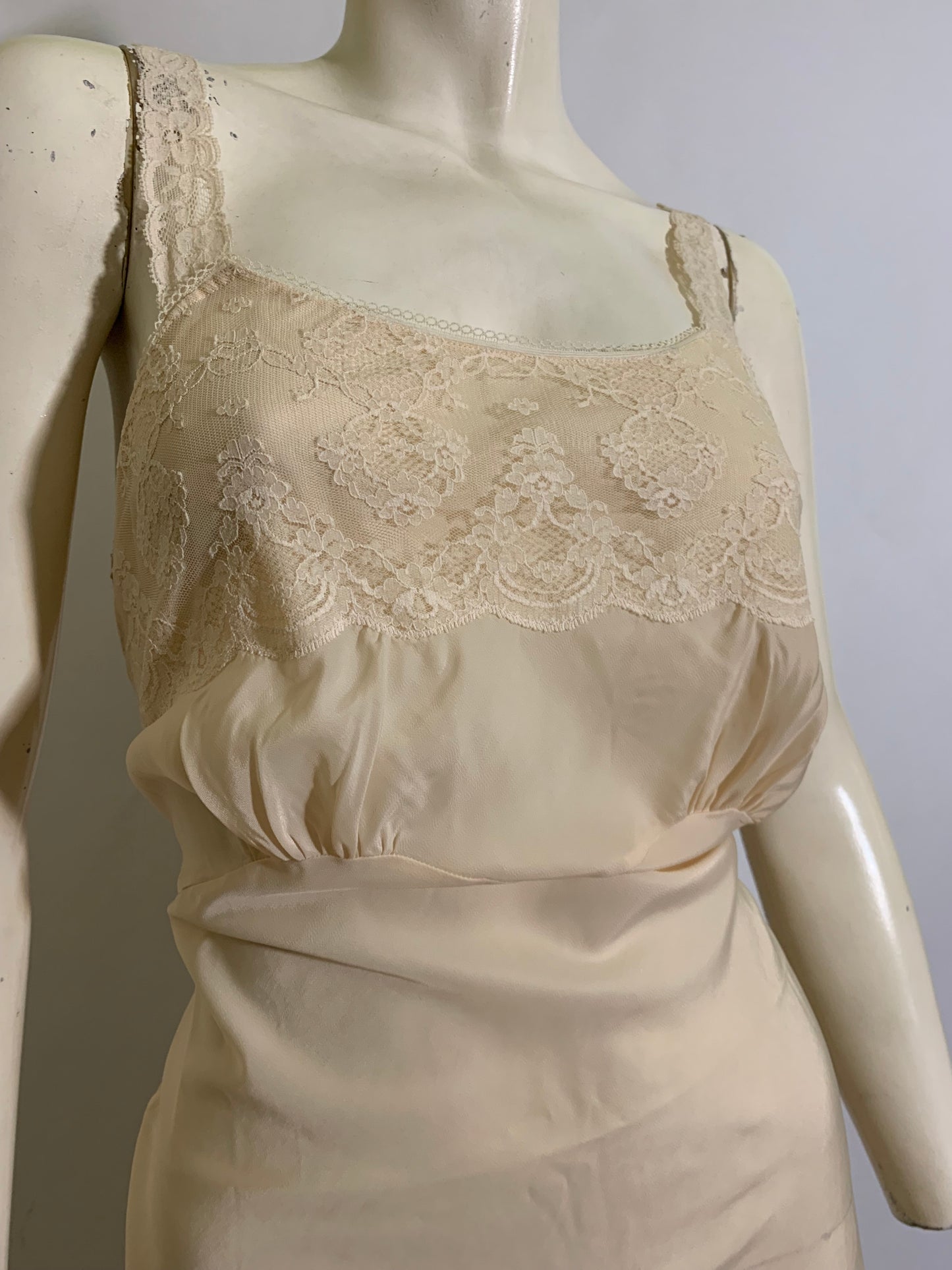 Softest Peach Nylon Lace Trimmed Full Slip circa 1940s 36