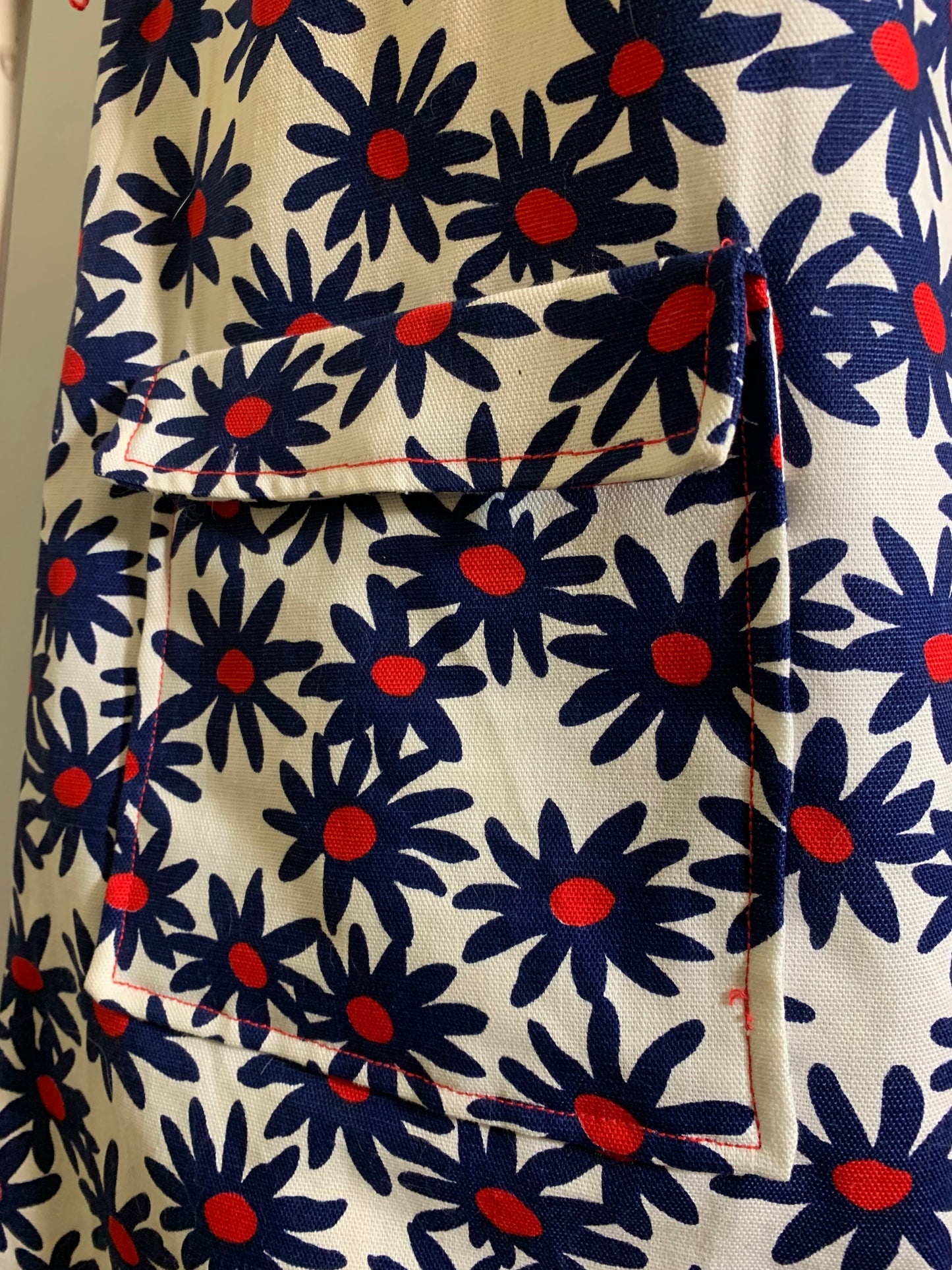 Peppy Red White and Blue Artsy Flower Print Cotton Shift Dress circa 1960s