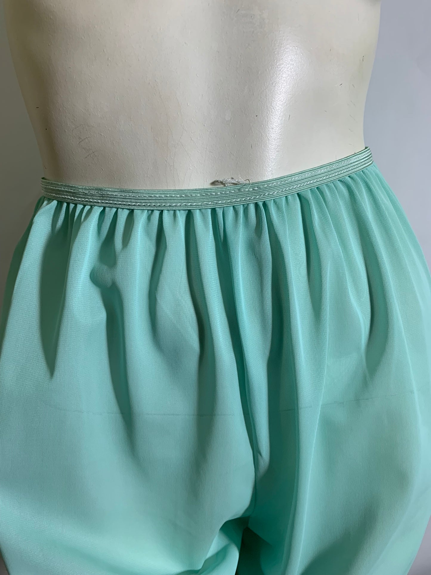 Minty Green Nylon 2 Pc Pajama Set Capri Pants Blouson Top circa 1960s