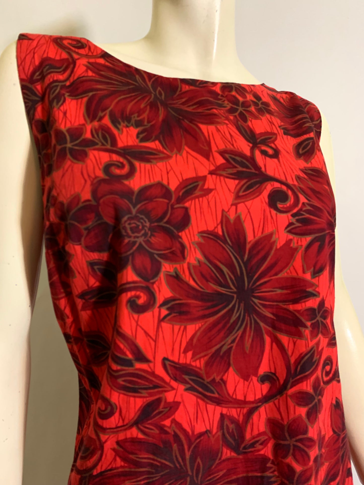 Bold Tropical Floral Print Black and Red Cotton Shift Dress circa 1960s