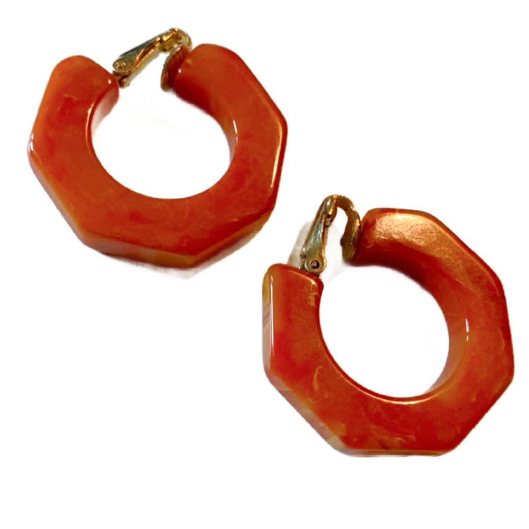 Marbled Orange Beveled Bakelite Hoop Clip Earrings circa 1940s