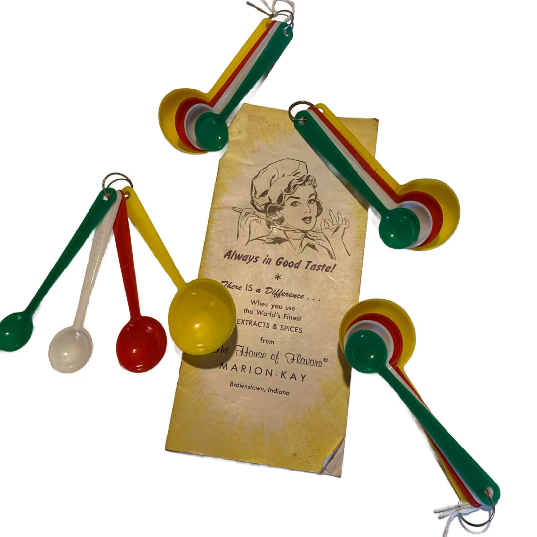 Kitschy Cute Brightly Colored Plastic Measuring Spoon Set 1950s