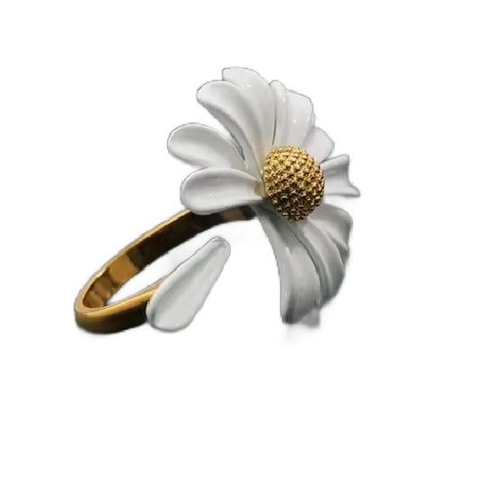 Loves Me- the White and Yellow Daisy Ring