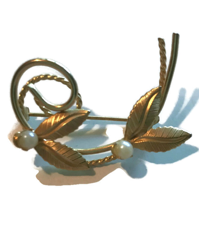 Swirled Golden Metal Pearls and Leaves Brooch circa 1960s
