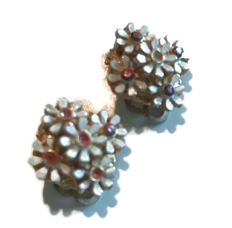 Pink and White Daisy Cluster Clip Earrings circa 1960s