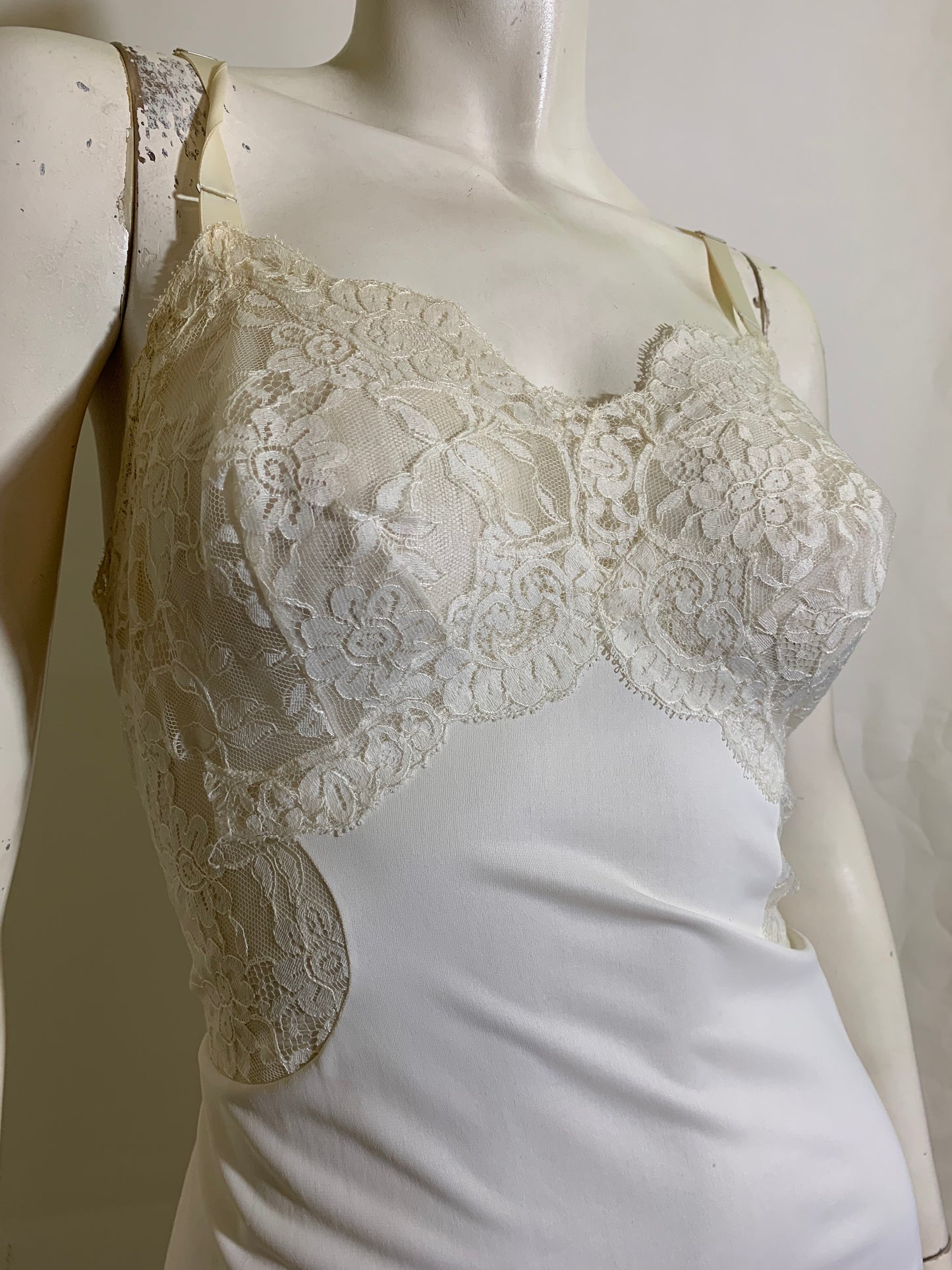 Winter White Lace Trimmed Nylon Full Slip circa 1950s 34