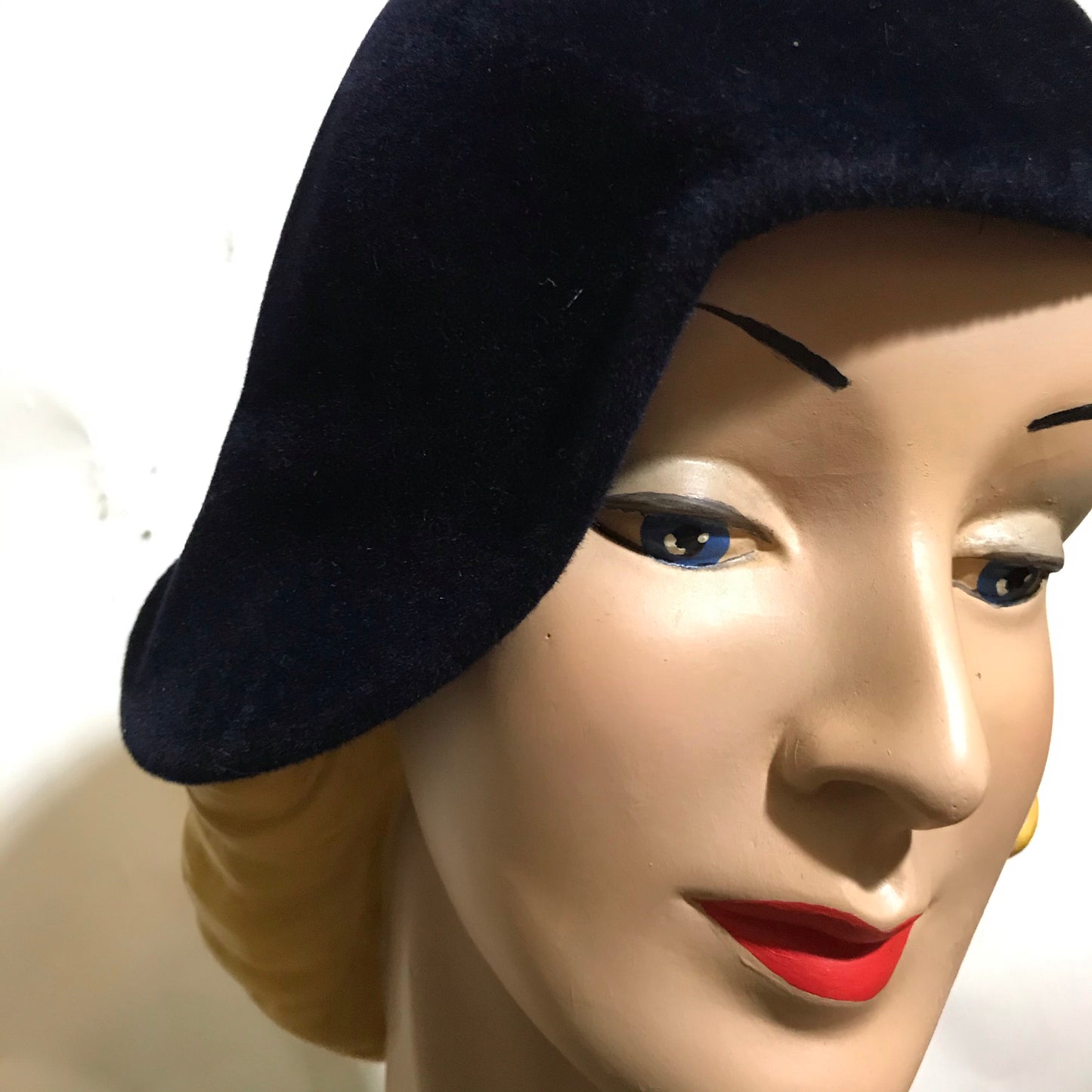 Deepeset Sapphire Blue Cocktail Hat Side Swept Shape circa 1950s