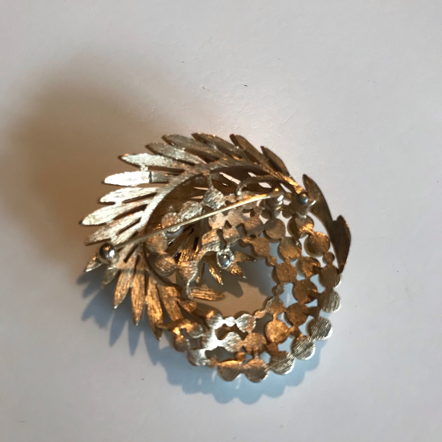 Elegant Large Faux Pearl and Clear Rhinestone Sparkling Gold Tone Leaf Brooch circa 1950s