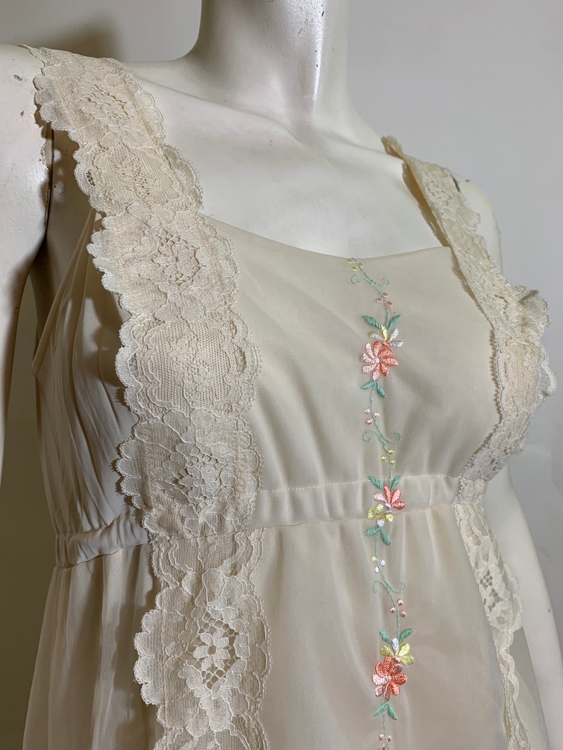 Peach Silk Jersey Bandeau Style Bra circa 1920s – Dorothea's