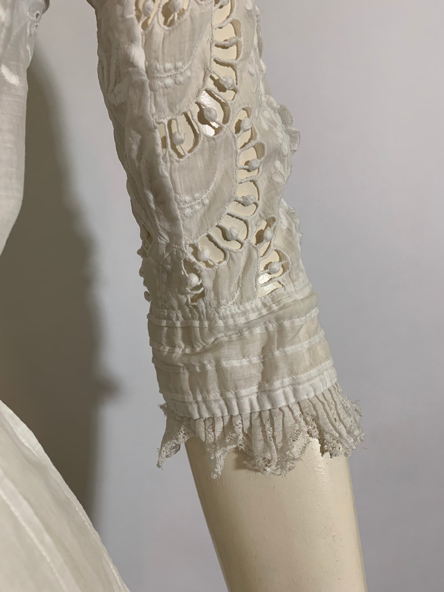 Tea Party Pretty Embroidered White Cotton Lace Dress circa 1910s