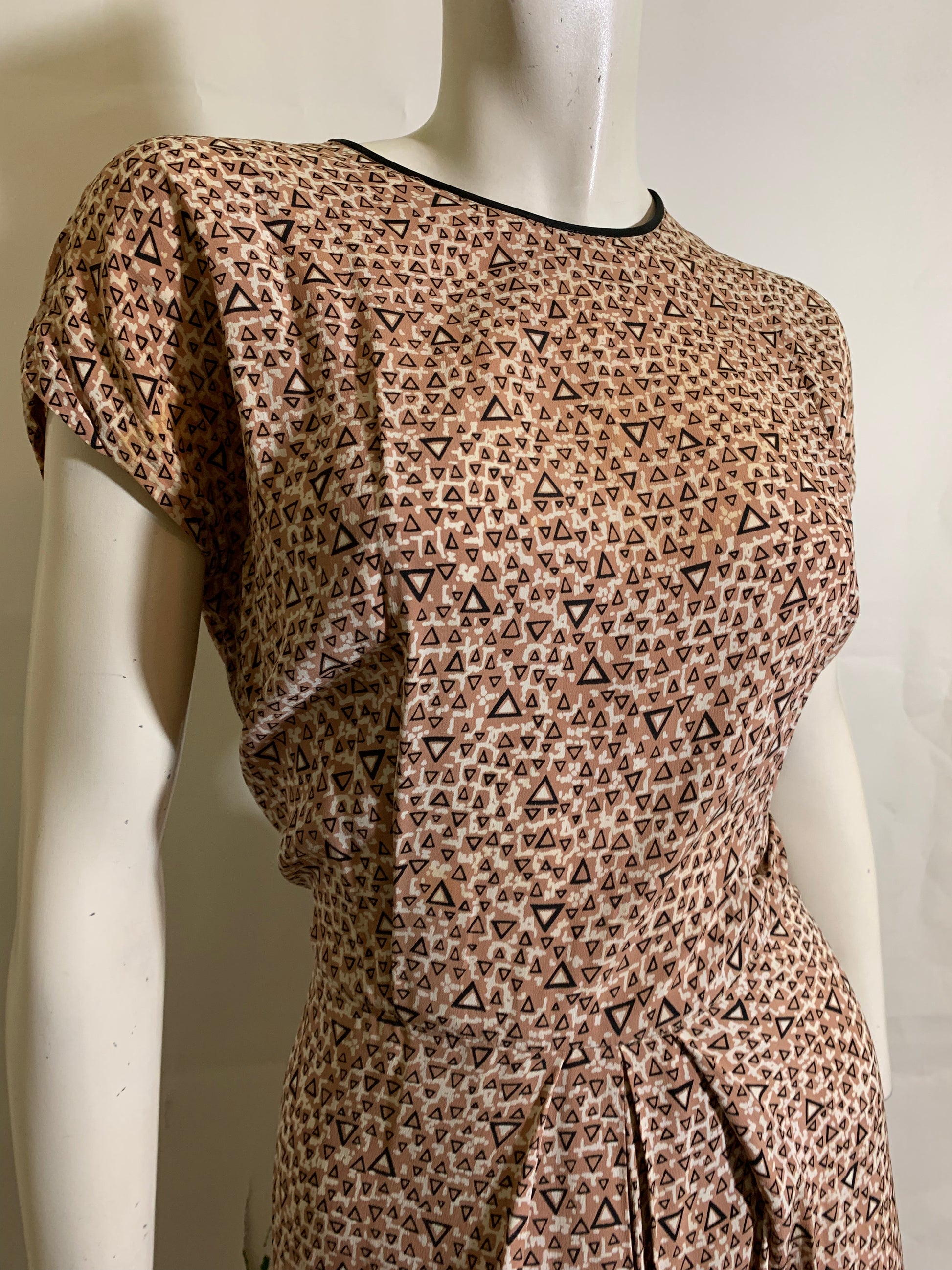 Smart Art Deco Geometric Print Rayon Dress and Jacket Set circa 1940s ...