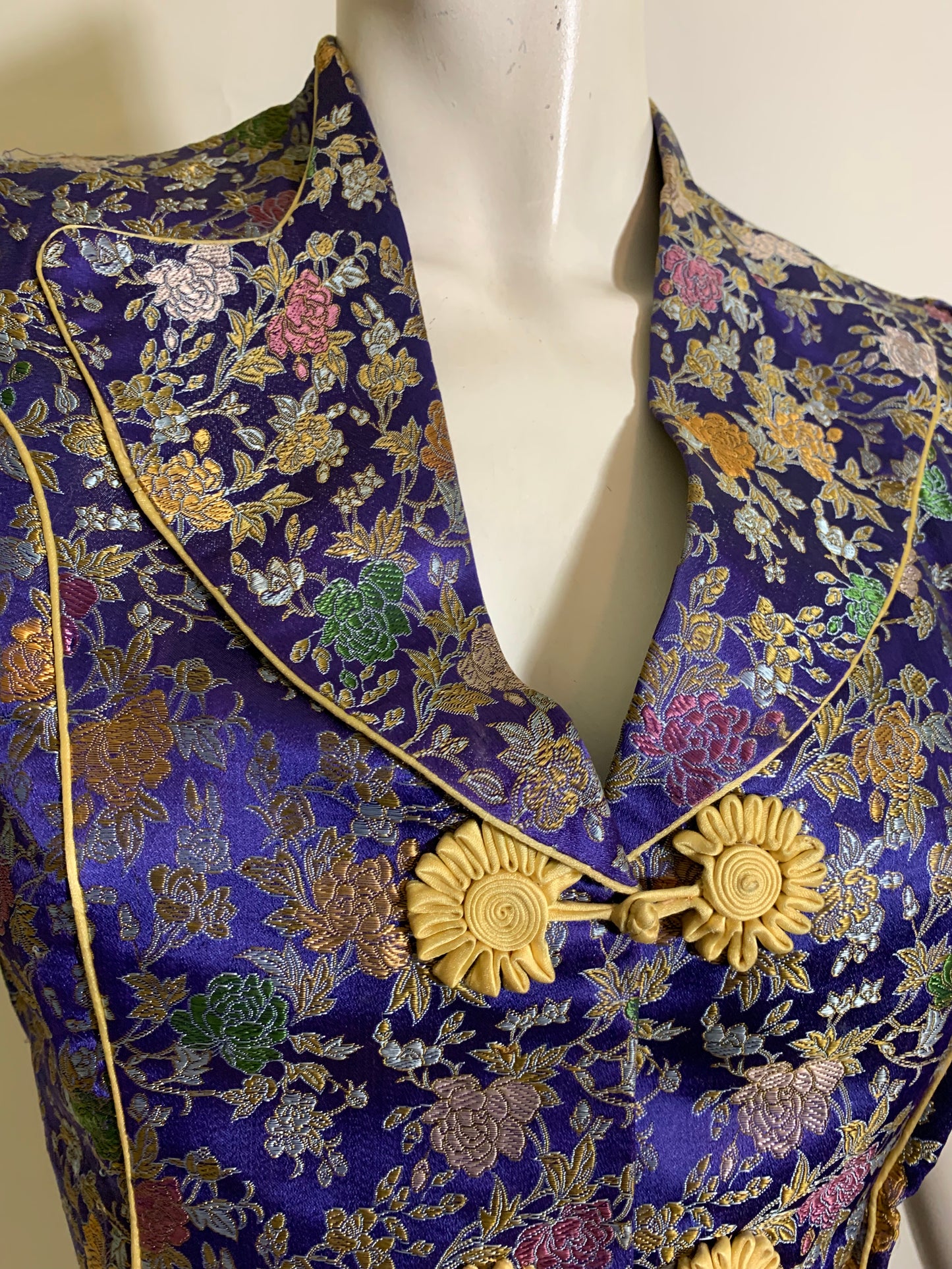 Asian Blue and Yellow Floral Embroidered Silk Puffed Sleeve Jacket circa 1930s
